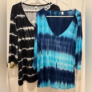 Two Agnes Orinda Tie-Dye V-Neck Tunic Tops - one black, one Lake Blue - Size 4x